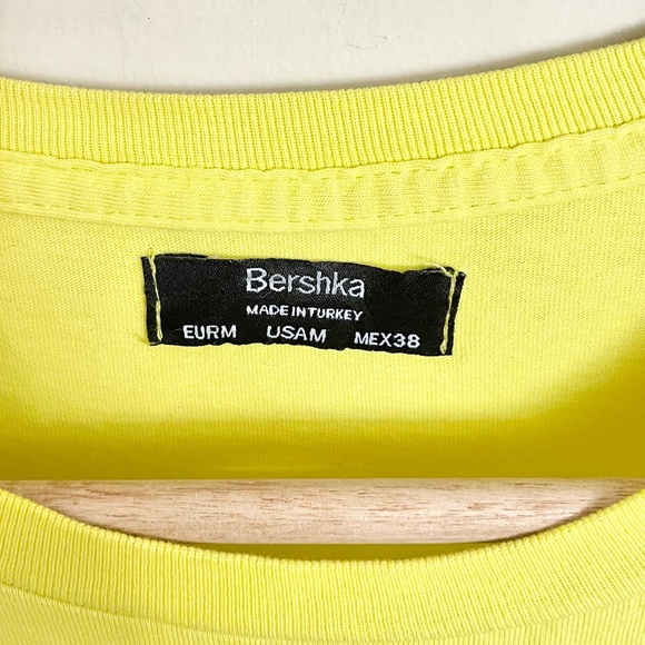 Bershka Big City Super Villain Graffiti Graphic Yellow T Shirt Adult size Medium - Picture 11 of 11